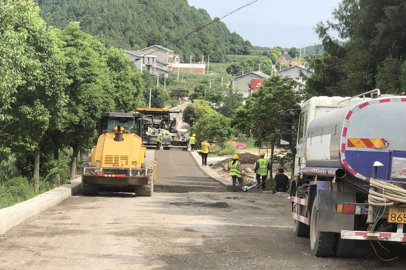 路橋集團搶晴天、戰(zhàn)雨天、斗夜間  全力以赴推進國道347項目建設(shè)