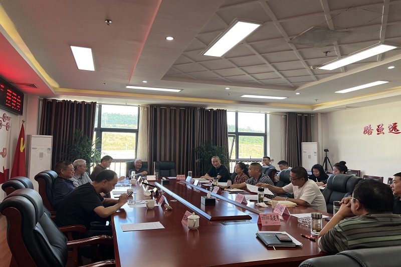 路橋集團(tuán)召開“共建三十載，同行筑路夢”座談會