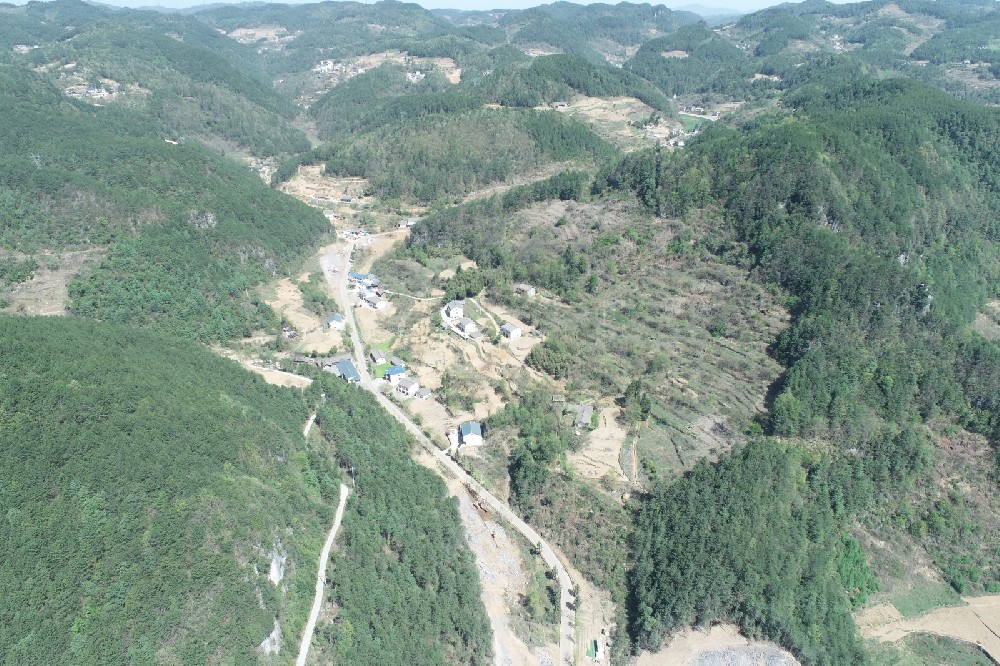 路愈寬，景愈明，可待漫慢行——朝天區(qū)曾家鎮(zhèn)（曾家場(chǎng)鎮(zhèn)至榮樂(lè)養(yǎng)生谷）段道路改建工程建設(shè)側(cè)記